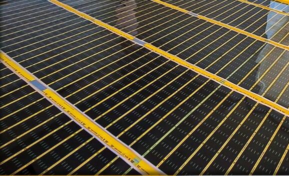 Superficie cubierta con película calefactora para calefacción eficiente.